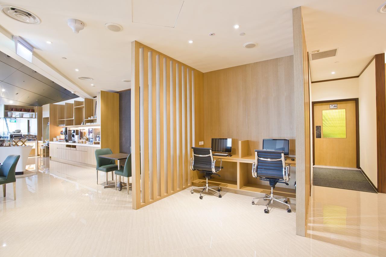 Ambassador Transit Lounge Terminal 2 Hotel Singapore Bagian luar foto